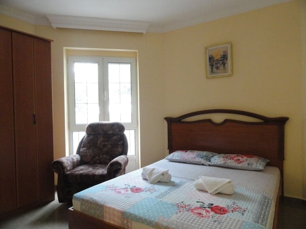 Petrovac Villa With Pool