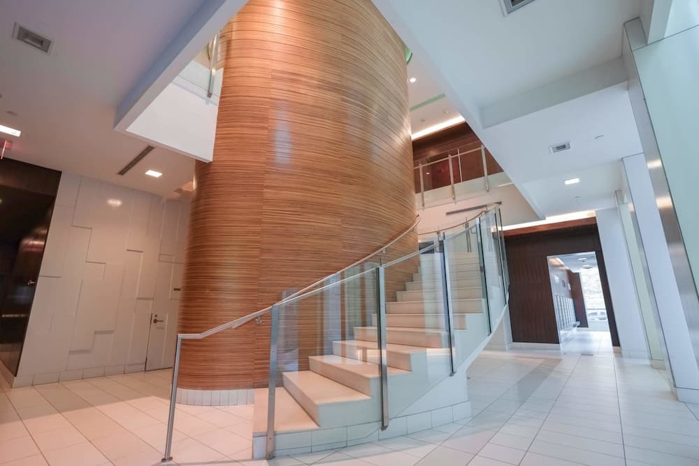 Stunning Suites Luxurious Downtown Condo