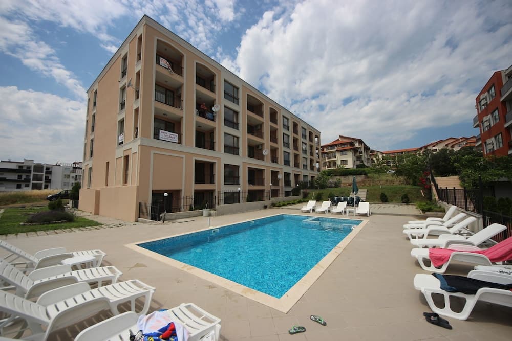 Menada Apartments in Villa Yurta