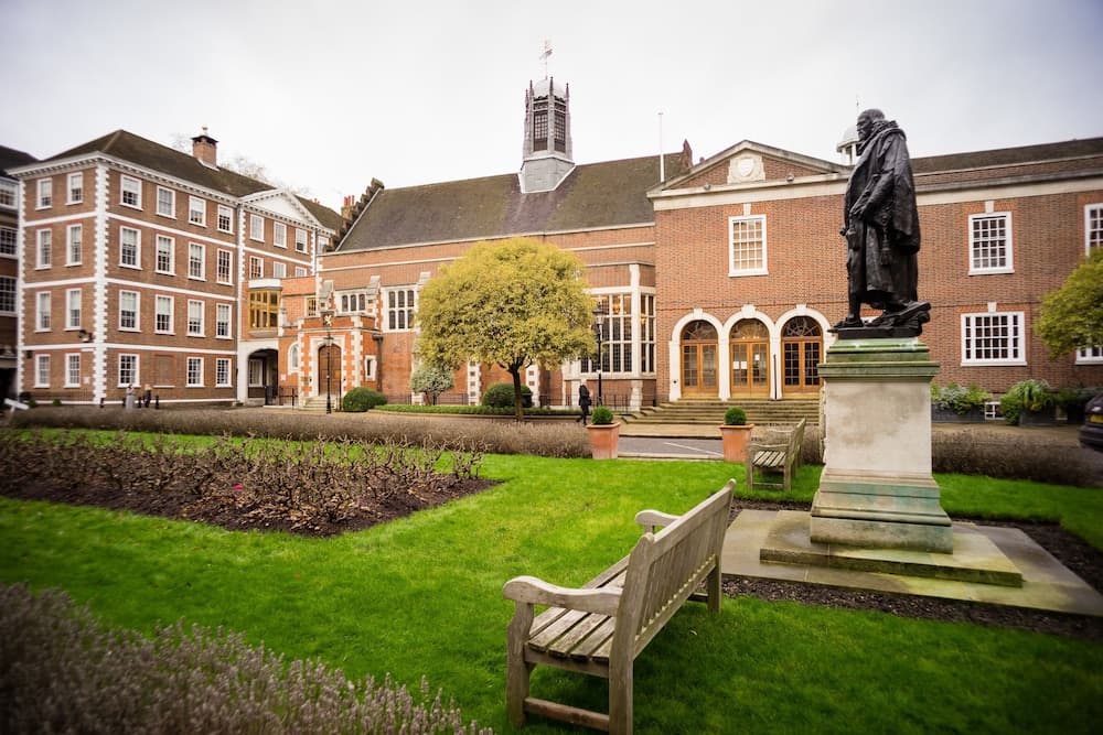 3 Beds 2 Baths Penthouse