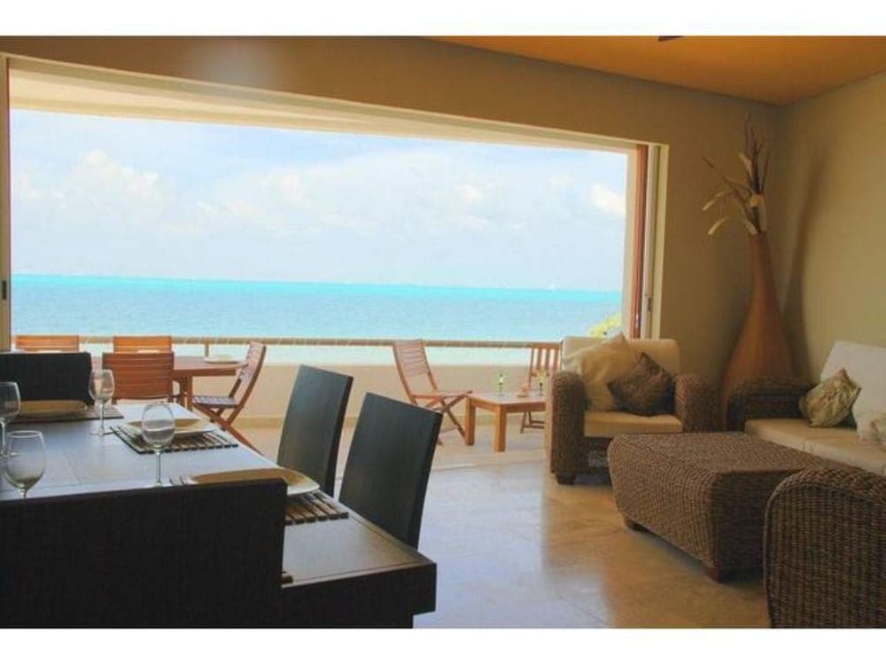 Puerta Al Mar 105 by Skyrun