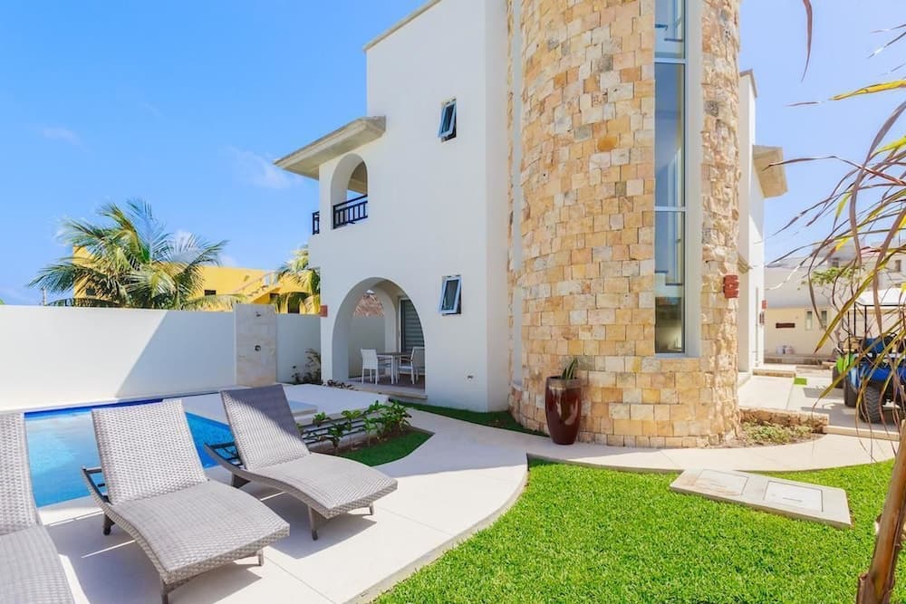 Casa de la Risa by Skyrun