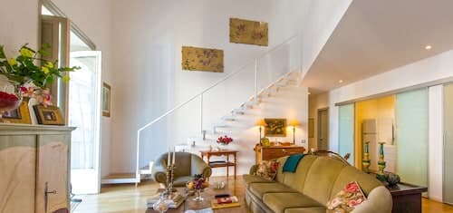 Charming Apartment in the City Center by Wonderful Italy