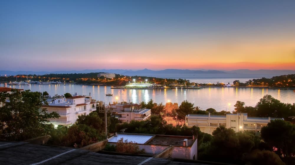 Vouliagmeni Stylish Homes by BluPine