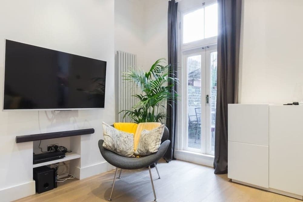 Modern stylish and luxurious 1 bed flat