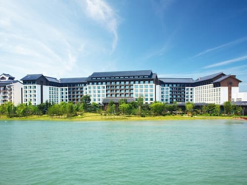 Crowne Plaza Wuxi Lake View by IHG