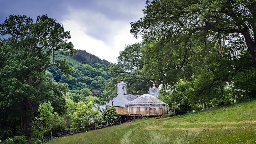 2 Luxury Yurts & Barn Kitchen Big Garden Sleeps 9