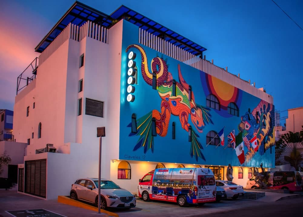 Nomads Party Hotel & Hostel