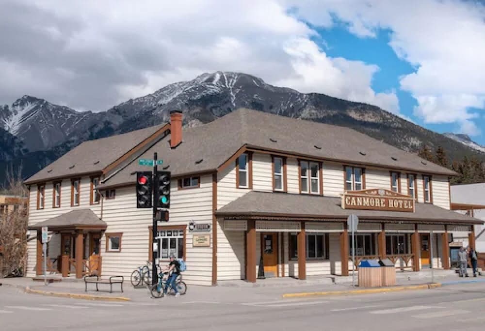 Party Hostel- Canmore Hotel Hostel