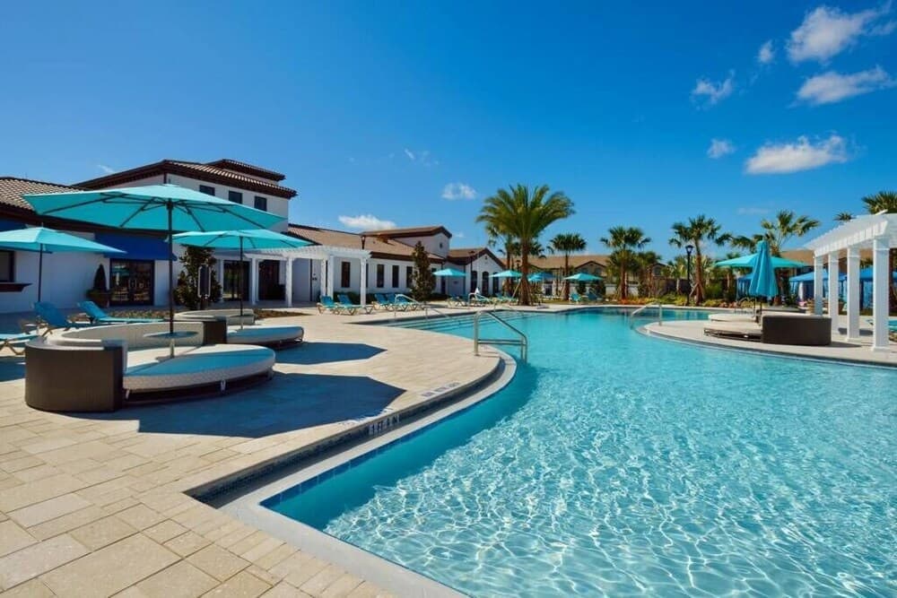 Luxurious Vacation Townhome With Private Pool