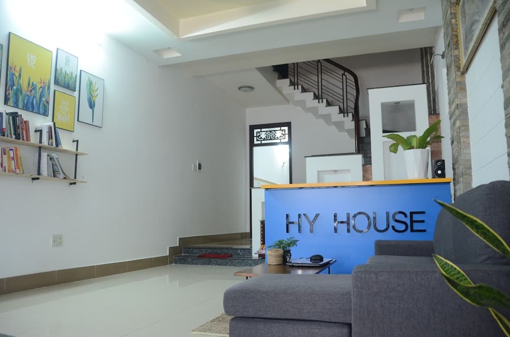 Hy House - Hostel