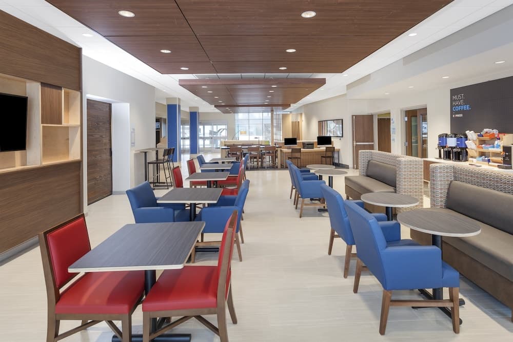 Holiday Inn Express & Suites Hudson I-94 by IHG