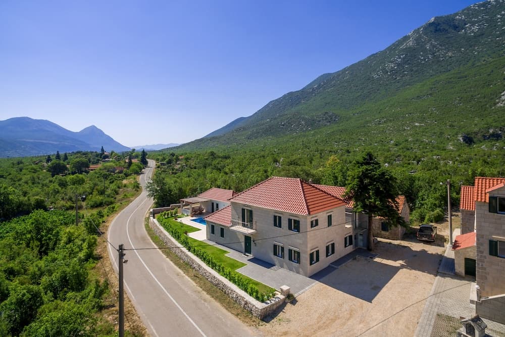 Konaklama yerinin ön cephesi
