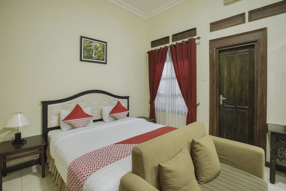 OYO 804 Ndalem Maharani Guest House