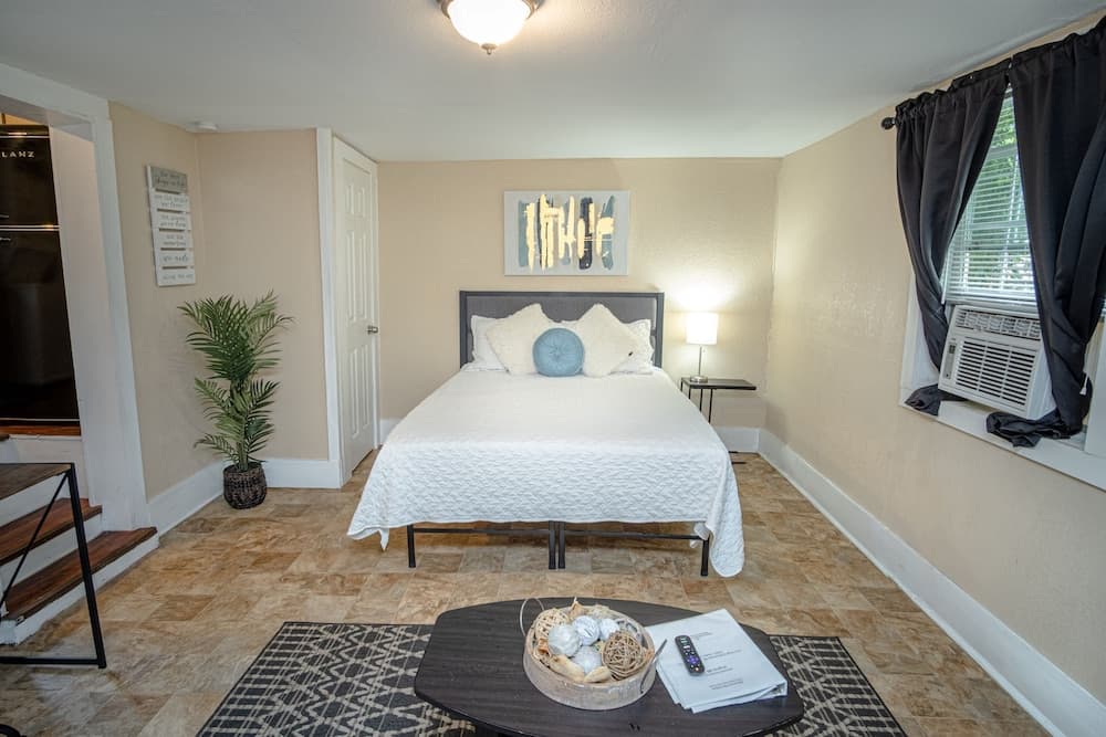 Cozy Guesthouse Near Downtown