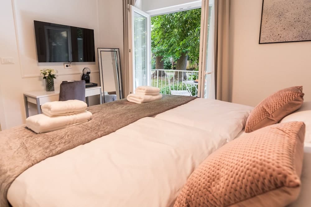 Luxury Rooms With Balcony