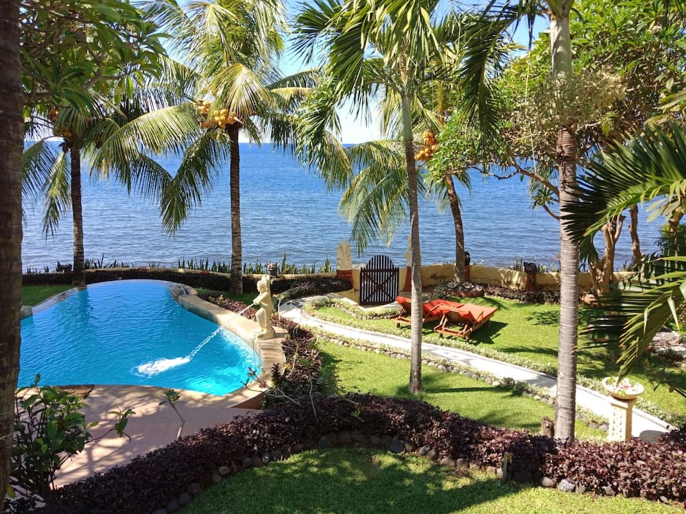 Teluk Indah Beach & Pool Villa