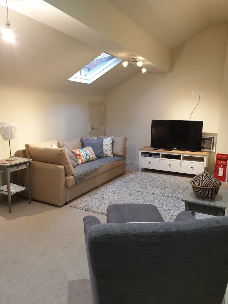 2 Bedroom Central Stylish Flat