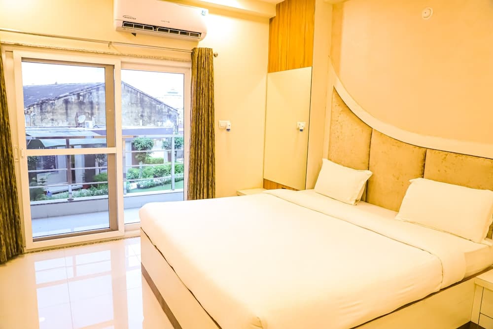 Hotel Shri Radha Nikunj Vrindavan Opposite Prem Mandir