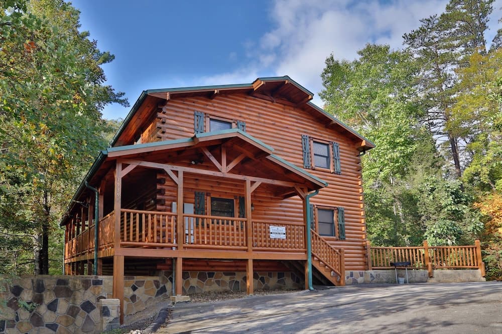 Smoky Bear Manor - Five Bedroom Cabin