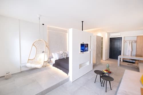 George & Joanna Suites