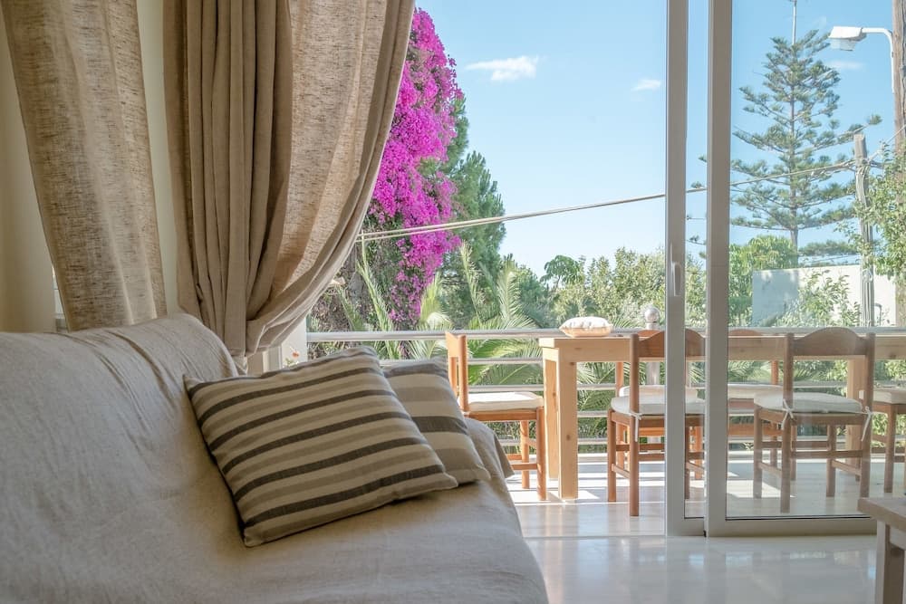 Steps to the beach family Home in Agioi Apostoloi