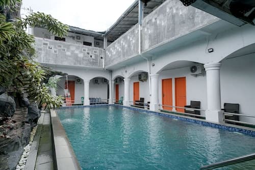 RedDoorz Syariah near Exit Toll Puncak