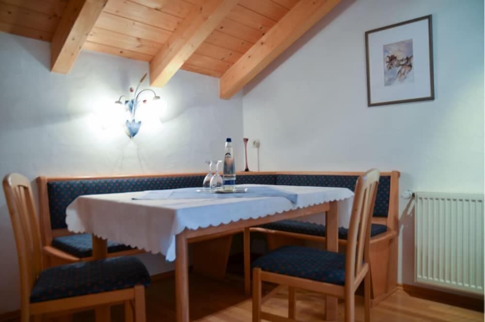 Odada yemek servisi