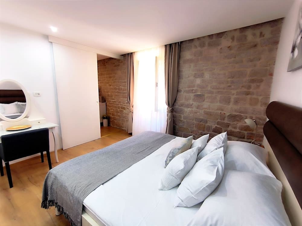 Rialto Luxury Apartment