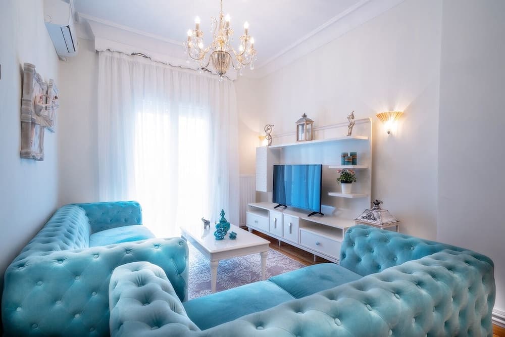 Acropolis Deluxe Apt Must