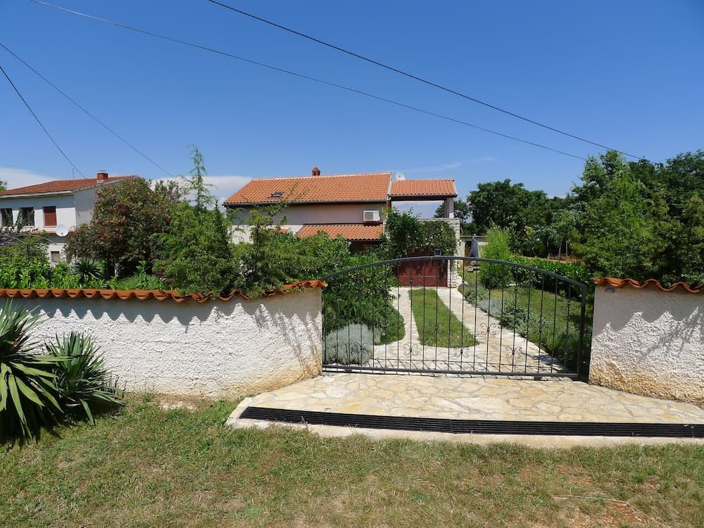 Apartment for 3 Persons in Quiet Part of Premantura With Beautiful Garden and Partial sea View