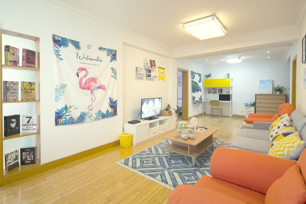 Good Time Travellers Inn-People Square No.2