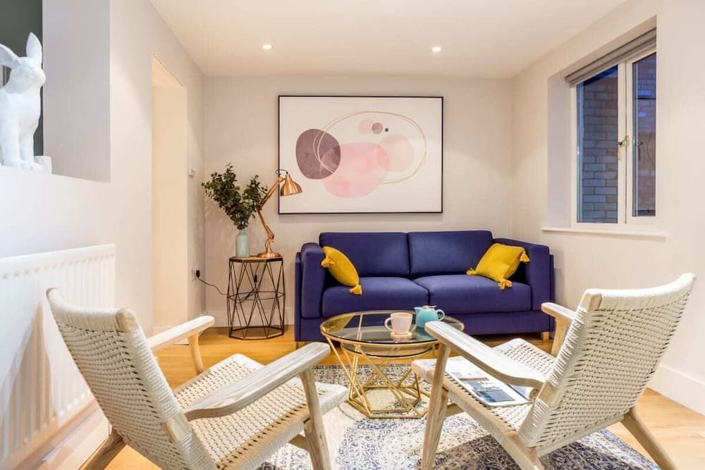 The Modern Classic - Contemporary & Elegant 3bdr Home