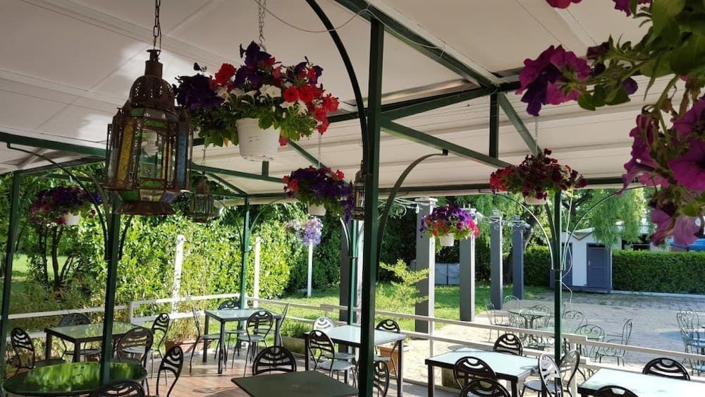 Açık havada yemek servisi