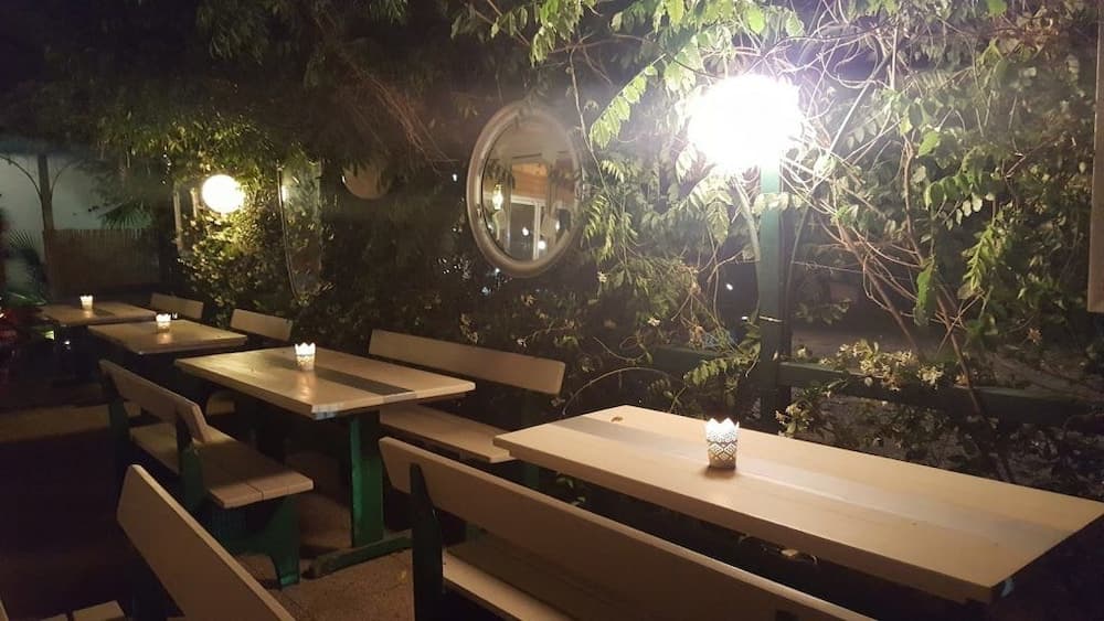 Açık havada yemek servisi