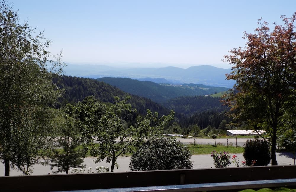 Konaklama yerinden arazi manzarası