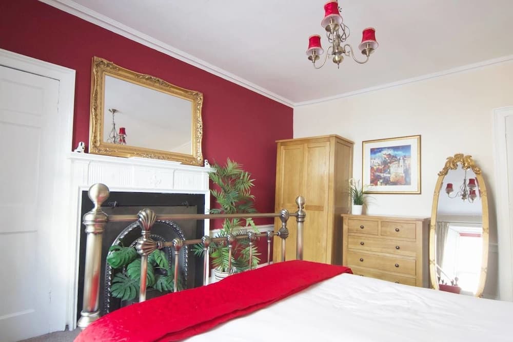 JOIVY Perfect Location - Stylish 2bd Rose St Apartment