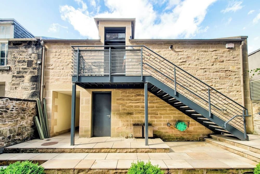 JOIVY Quiet Mews Apartment in New Town