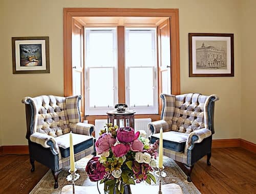 JOIVY Gorgeous Two Bedroom Apartment With Castle Views