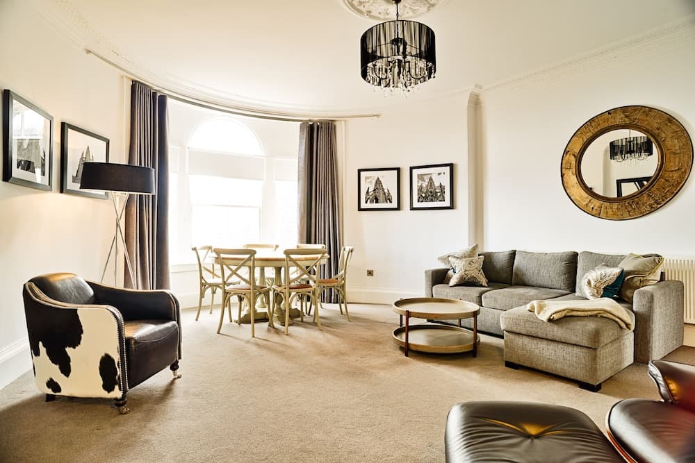 JOIVY Luxury George Street Apartments: Forth Suite