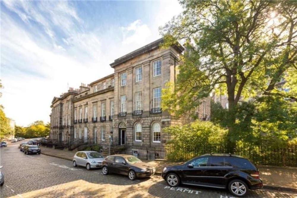 JOIVY Doune Terrace Apartment: Edinburgh New Town Prime Location
