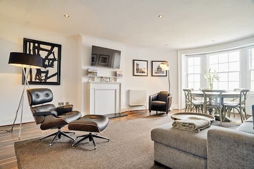 JOIVY Luxury George Street Apartments: Castle Suite