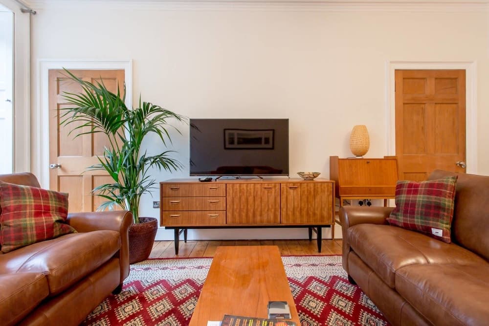 JOIVY Spacious 2 Bed Apt in Ideal City Centre Location