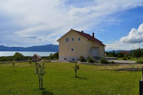 Blue Lake Luxury Accommodation