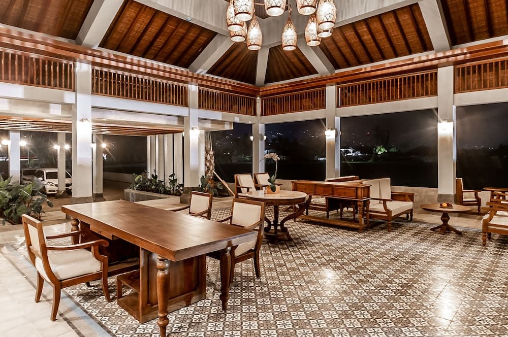 Lovina Beach Club & Resort