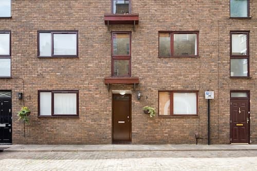 Richardsons Mews by Lime Street