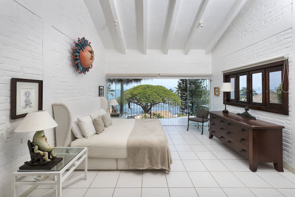 Casa Galeria by Sergio Bustamante