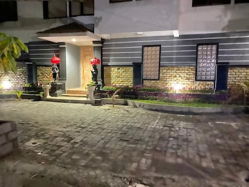 Arta Garden Guest House & Hostel