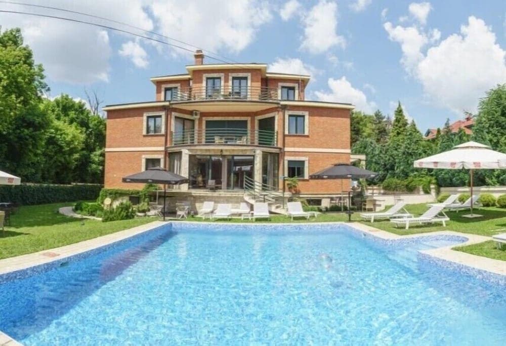 Belgrade Hills Villa and Suites