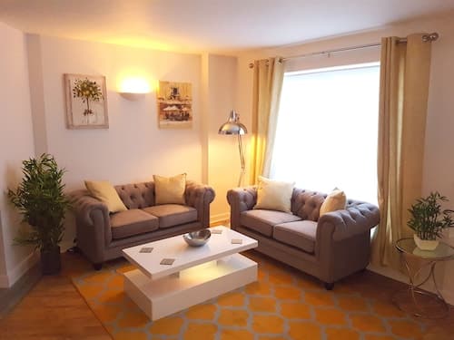Spacious Bright and Modern Living